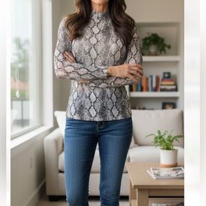 Eye Candy Monochrome Patterned Top Size M